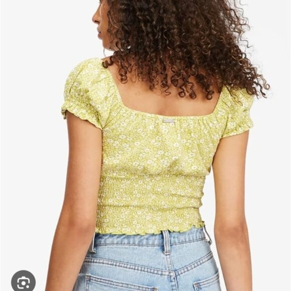 Billabong floral short bubble sleeve smocked spring air crop top - Picture 2 of 8